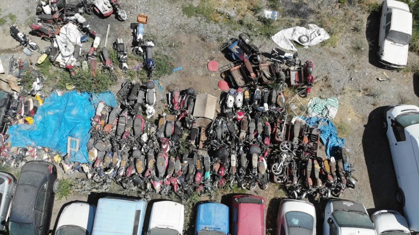 Elazığ'da araç mezarlığında servet 'çürüyor' toplam değerleri dudak uçuklattı - Resim: 2