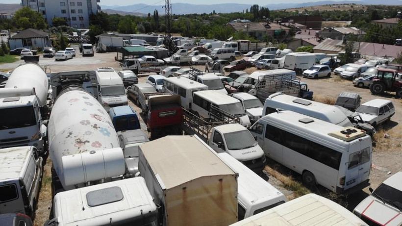 Elazığ'da araç mezarlığında servet 'çürüyor' toplam değerleri dudak uçuklattı - Resim: 1