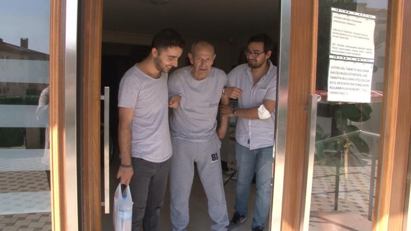 Huzurevinde kalan ünlü yönetmen Kunt Tulgar'ın Cüneyt Arkın gözyaşları! - Resim: 2