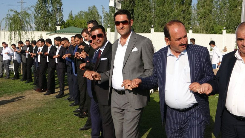 Aşiret düğününde damada 3,4 milyon TL geline ise kilolarca altın takıldı - Resim: 3