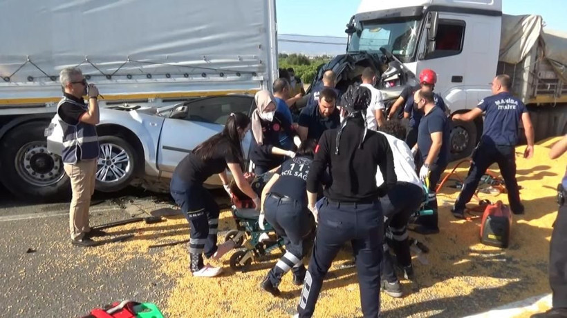 Manisa Salihli'de kaza! 3 TIR ve 2 otomobil zincirleme kazaya karıştı: 3 ölü 5 yaralı - Resim: 3