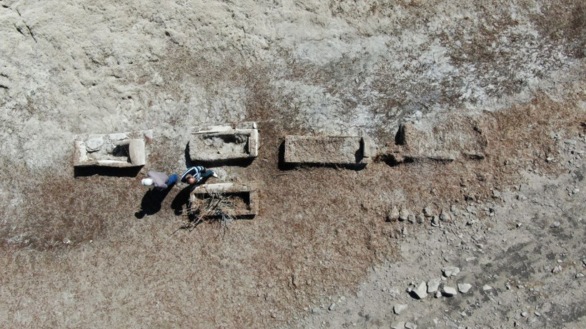 Sivas'ta ürküten görüntüler! Sular çekilince gün yüzüne çıktı: Tamamı çıkacak gibi görünüyor - Resim: 3