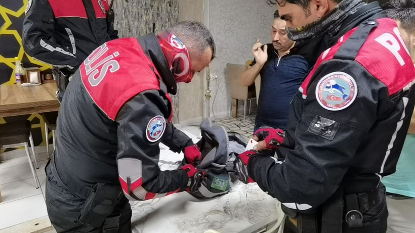 İnegöl'de işyeri sahibi masaları düzenlerken bu çantayı buldu sonra bakın ne oldu! - Resim: 2