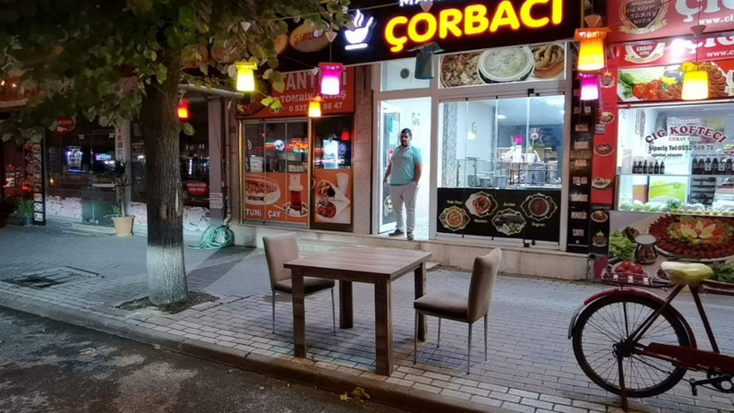 İnegöl'de işyeri sahibi masaları düzenlerken bu çantayı buldu sonra bakın ne oldu! - Resim: 3