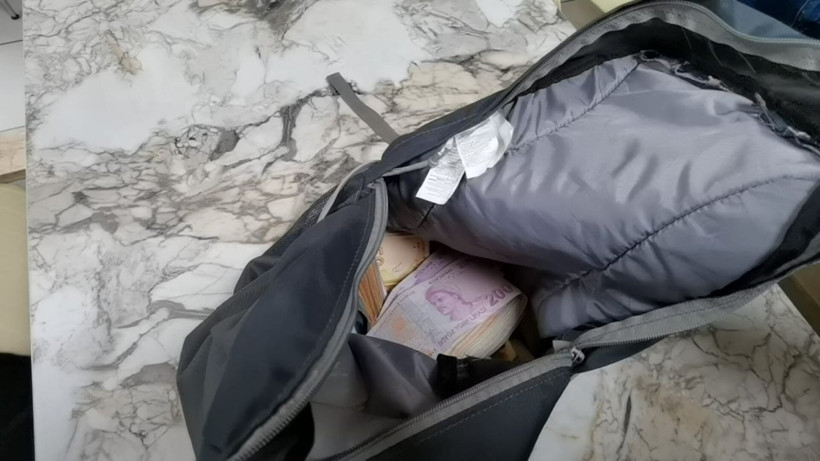 İnegöl'de işyeri sahibi masaları düzenlerken bu çantayı buldu sonra bakın ne oldu! - Resim: 4