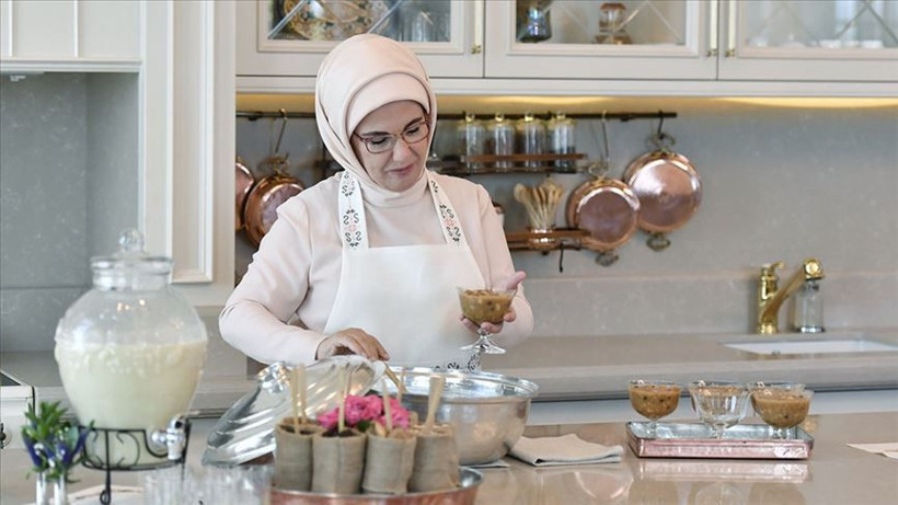 Emine Erdoğan, Cumhurbaşkanı'nın kahvaltıda en sevdiği şeyi açıkladı! 'Nisan yağmurundan yoğurt mayalıyorum' - Resim: 2