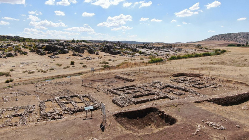 Diyarbakır Çayönü Höyüğü'nden sandık tipi mezar çıktı - Resim: 3