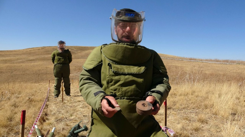 İran sınırında zorlu mayın temizleme görevi - Resim: 1