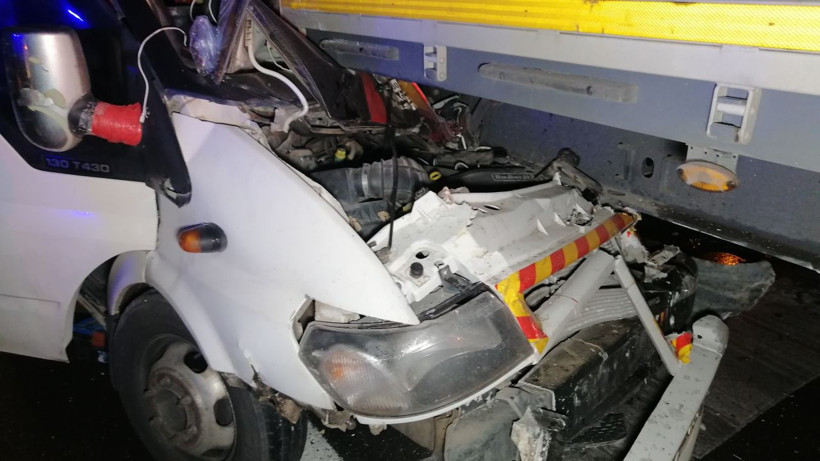 Mevsimlik tarım işçilerini taşıyan minibüs tıra arkadan çarptı: 2’si bebek 17 yaralı - Resim: 3