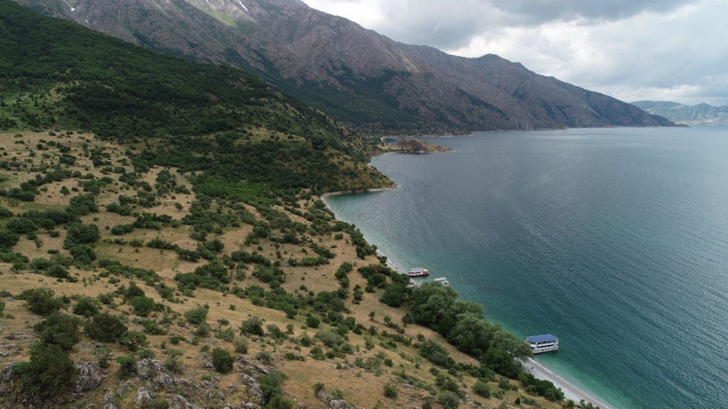 Van Gölü suyuyla hazırlanan spreyin koronavirüsün çoğalmasını engellediği tespit edildi - Resim: 1