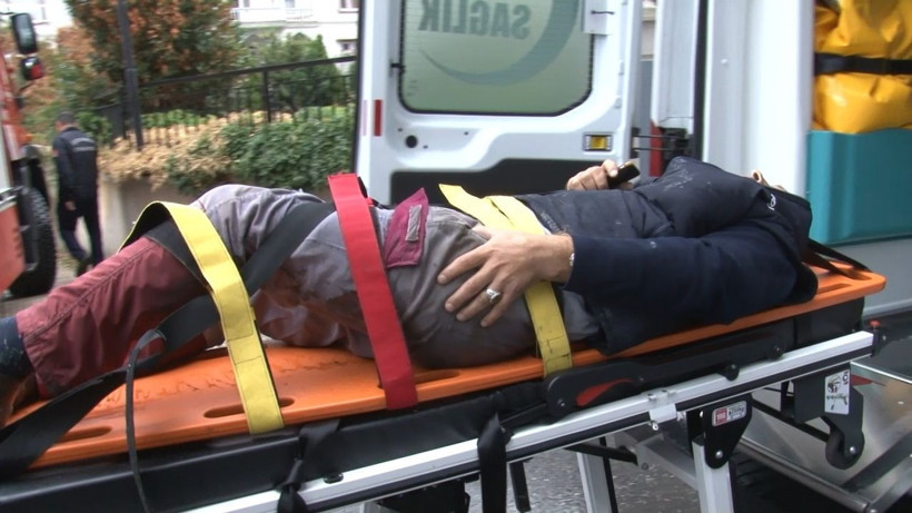 Kadıköy'de beton mikseri sürücüsü kaza yaptı aracından indi sonrası inanılmaz - Resim: 2