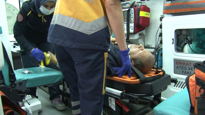 Kadıköy'de beton mikseri sürücüsü kaza yaptı aracından indi sonrası inanılmaz - Resim: 3