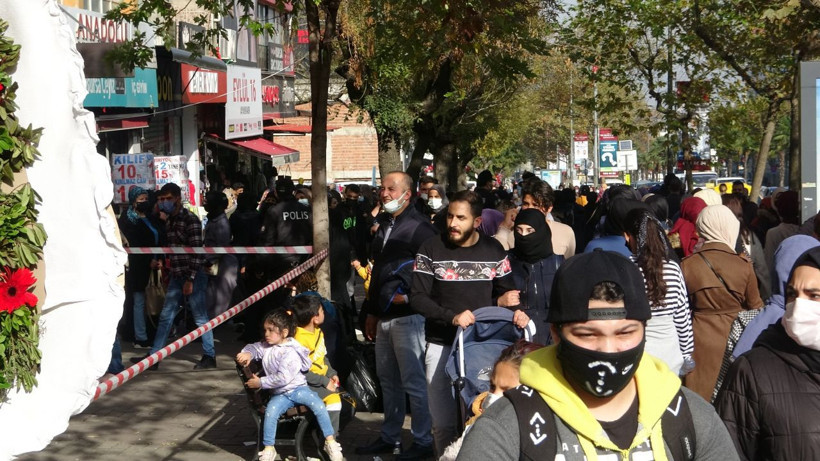 Bursa'da bir mağazada indirim izdihamı! Alışveriş yaparken çocuğunu unuttu 45 dakika aradı - Resim: 4