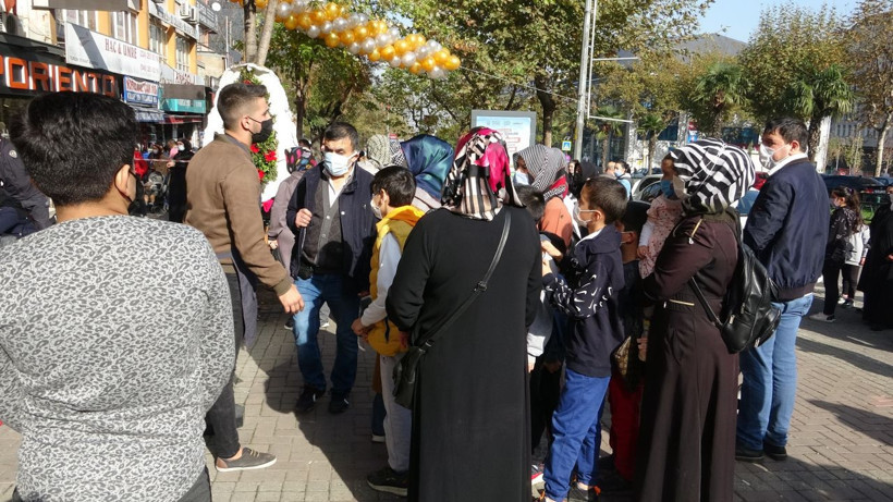Bursa'da bir mağazada indirim izdihamı! Alışveriş yaparken çocuğunu unuttu 45 dakika aradı - Resim: 2