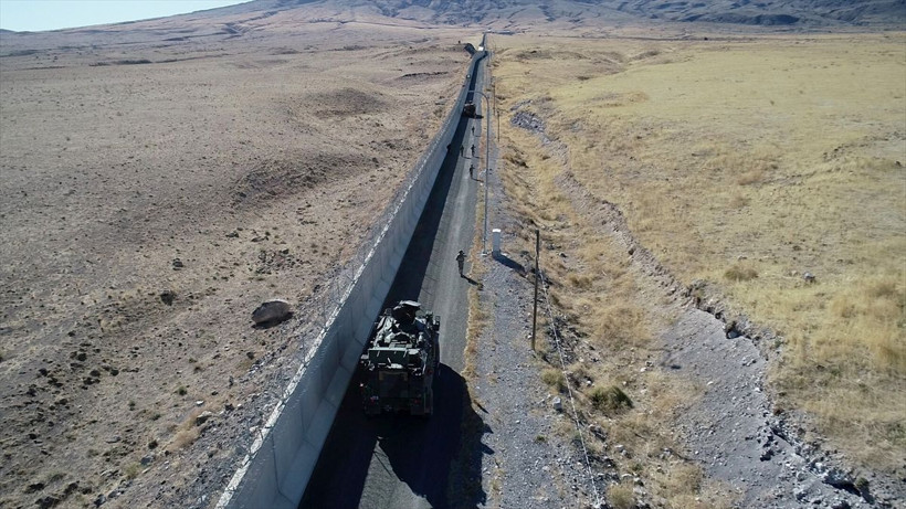 İran sınırındaki güvenlik duvarı Mehmetçik'e kalkan terörist ve kaçakçılara set oluyor - Resim: 2