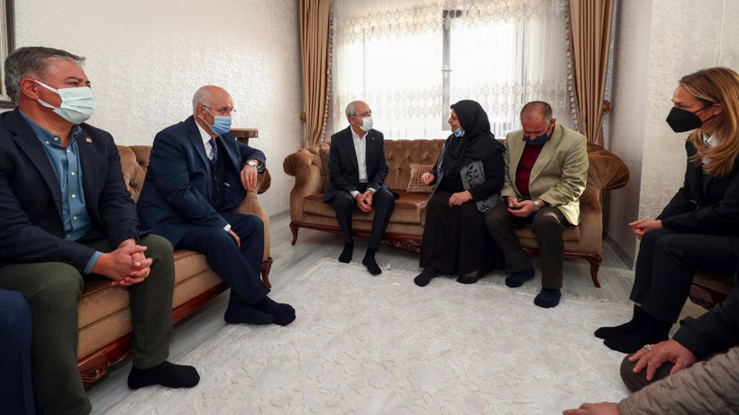 Kemal Kılıçdaroğlu Başak Cengiz'in evine gitti Taziyede Lütfü Türkkan eleştirisi - Resim: 2