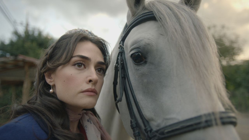 Kanunsuz Topraklar Sadakatsiz Masterchef Esra Erol Müge Anlı'ya fark attı! Reytingde zirve bakın kimin oldu - Resim: 2