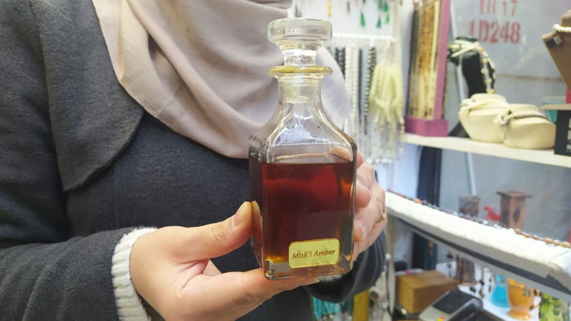 Balinanın kusmuğundan yapılıyor! Bu kokunun kilosu 16 bin lira gram gram satılıyor - Resim: 3