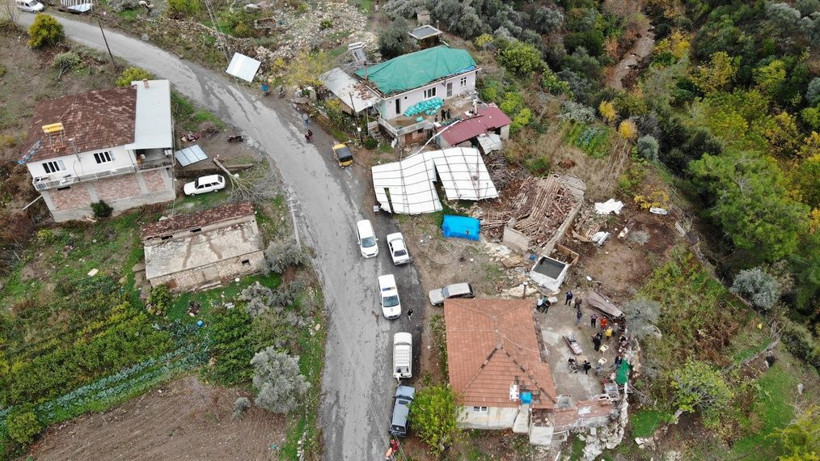 Aydın'da sabah uğultu sonrası köy felaketi yaşadı! Yerle bir oldu: Çatılar uçmaya başladı - Resim: 2