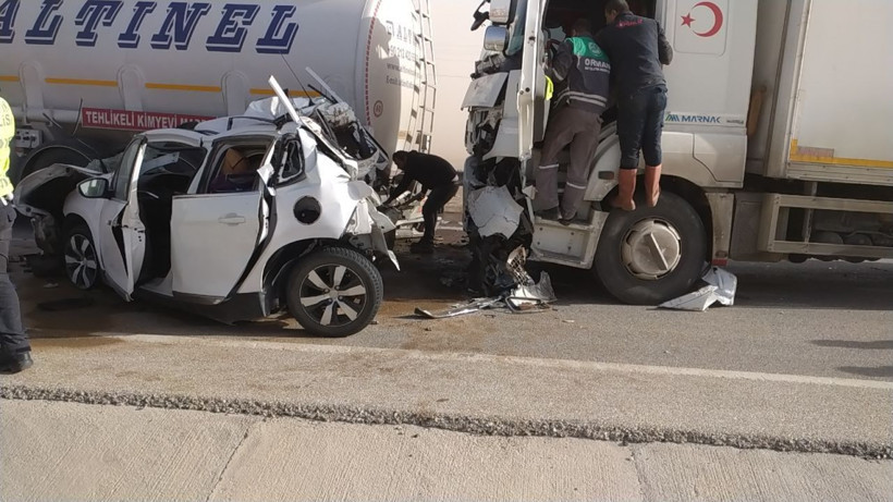 Kum fırtınası şehirleri dağıttı araçlar kaza yaptı göz gözü görmedi kara yolu kapandı! - Resim: 1