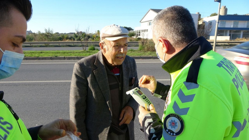 Kaza yapan 83 yaşındaki araç sürücü: Gözüm görmez, kulağım duymaz yüzde 81 engelliyim - Resim: 1
