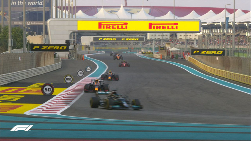 Formula 1'de şampiyon Hamilton'ı son turda geçen Verstappen oldu - Resim: 2