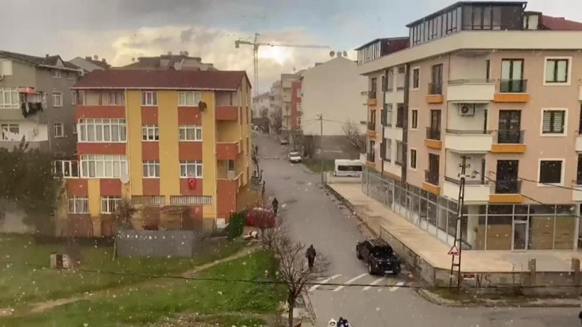 İstanbul'a ilk kar düştü! Meteoroloji tarih verdi: Sıcaklık eksilere düşecek - Resim: 1