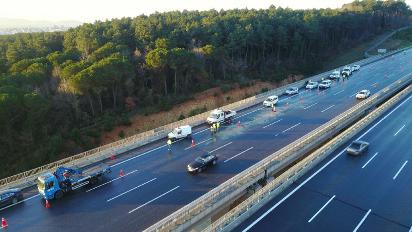 İstanbul Çekmeköy Kuzey Marmara Otoyolu'nda 19 araç birbirine girdi - Resim: 1