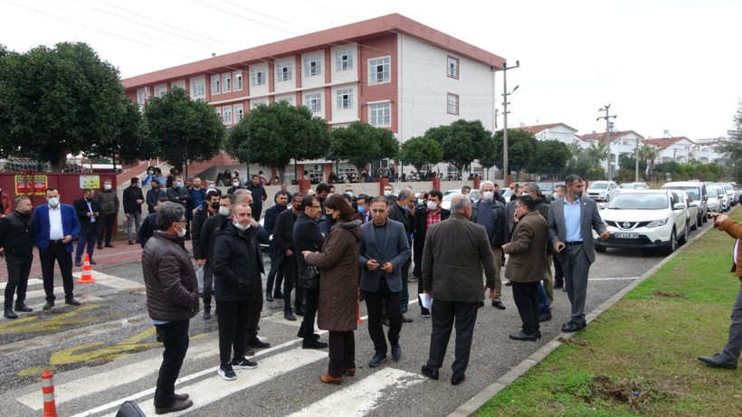 Okul müdürünün uyardığı kız 5 dakika sonra abisiyle geri döndü öğretmenler zor kurtardı - Resim: 4