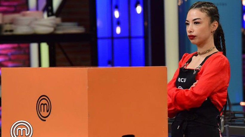 TV8 MasterChef Burcu Önal'ın dudak dudağa pozları... Burak Özçivit'e benzeyen kocasının adı ne? - Resim: 1