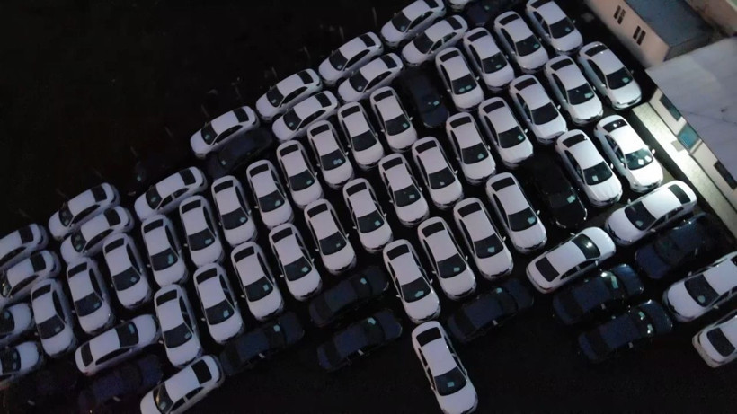 İstanbul Arnavutköy'de otoparkta bekleyen sıfır araçlar dikkat çekti - Resim: 1