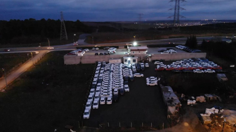 İstanbul Arnavutköy'de otoparkta bekleyen sıfır araçlar dikkat çekti - Resim: 3