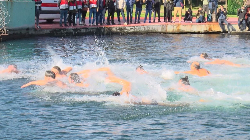 Haliç'te haç çıkarma töreni yapıldı - Resim: 2