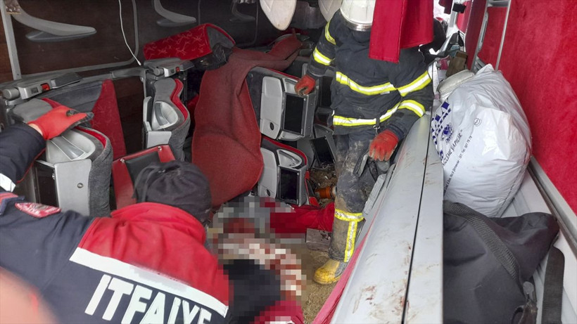 Tokat'ta yolcu otobüsü devrildi! 1 kişi öldü, 18 kişi yaralandı - Resim: 2