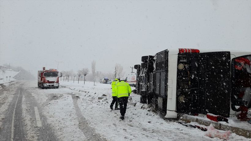 Tokat'ta yolcu otobüsü devrildi! 1 kişi öldü, 18 kişi yaralandı - Resim: 4