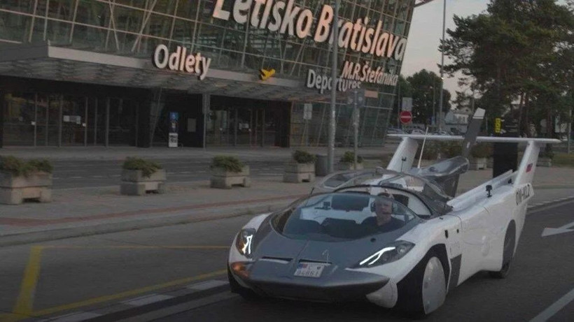 Arabadan uçağa dönüşmesi 2 dakika sürüyor Uçan araba 'AirCar' elverişlilik sertifikası aldı - Resim: 1