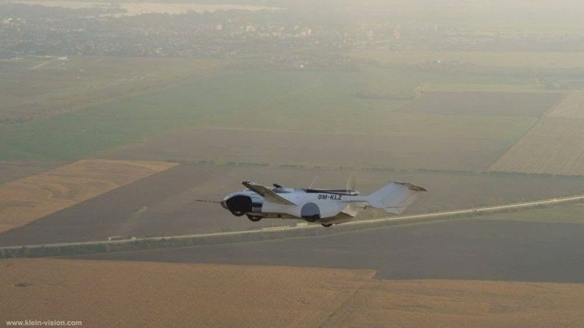 Arabadan uçağa dönüşmesi 2 dakika sürüyor Uçan araba 'AirCar' elverişlilik sertifikası aldı - Resim: 4