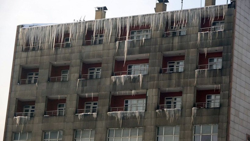 Burası Sibirya değil Hakkari! Sıcaklık eksi 25 derece: Binalar buz sarkıtlarıyla kaplandı - Resim: 2