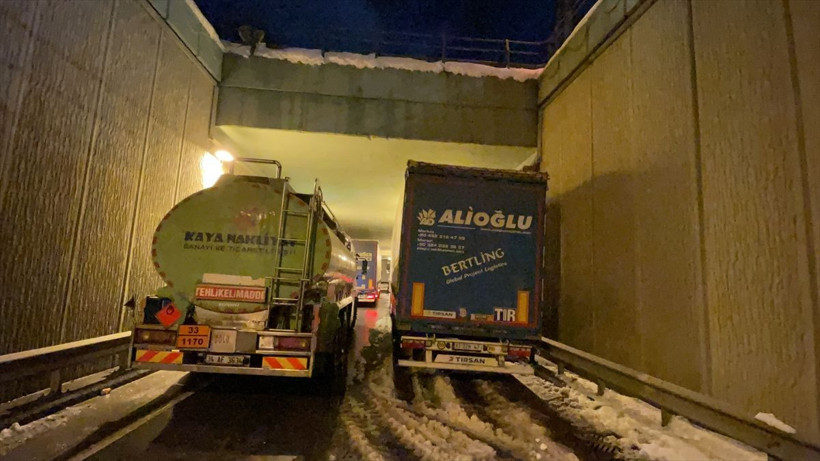 153 Beyaz Masa '5 dakikaya açılacak' dedi 36 saat oldu sürücüler Hadımköy'de isyan etti - Resim: 1