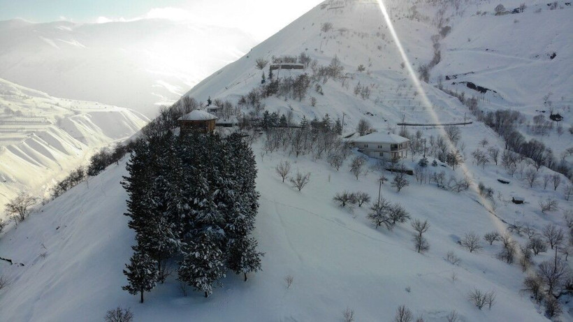 Muş'ta 1 metre kar hayatı felç etti! Evler kara gömüldü: Sabahtan akşama kadar atıyoruz ama bitiremiyoruz - Resim: 3