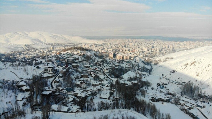 Muş'ta 1 metre kar hayatı felç etti! Evler kara gömüldü: Sabahtan akşama kadar atıyoruz ama bitiremiyoruz - Resim: 4