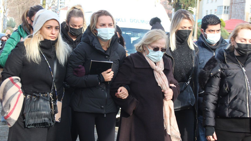 Şafak Mahmutyazıcıoğlu'nun eski eşi Benan Kocadereli'den ilk paylaşım Cenazede Ece erken ile yan yanaydı - Resim: 3