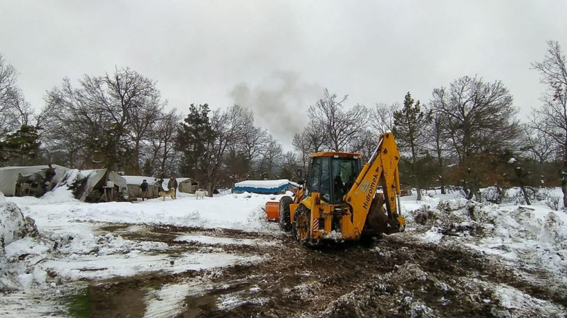 Antalya'da kar nedeniyle yaylada mahsur kalan aile kurtarıldı - Resim: 2