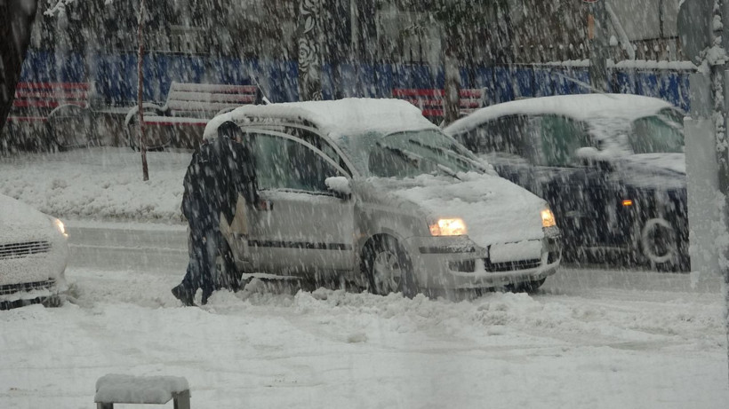 Isparta'da 30 santimetre kar yağdı hayat durdu! Elektrikler yok, yollar kapandı motosiklet kullanımı yasaklandı - Resim: 2