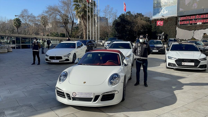 İstanbul merkezli lüks otomobil kaçakçılığı operasyonu! 8 şüpheli yakalandı - Resim: 1