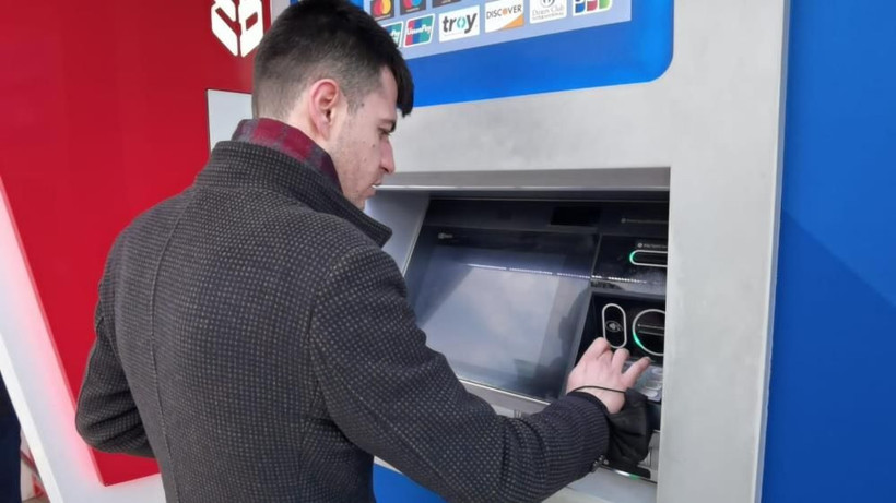 Bursa'da ATM'den çekti paradaki hatayı görünce inanamadı! 1000 katına satışa çıkardı - Resim: 1