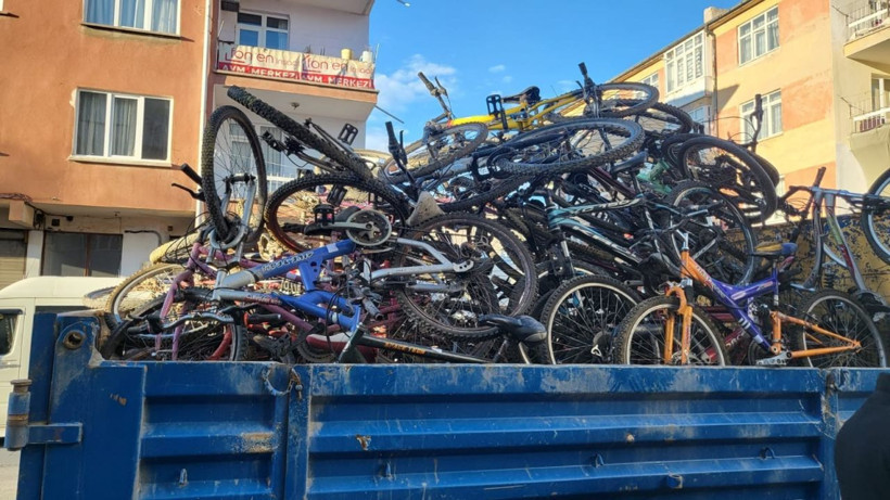 Kayseri'de 20 kamyonet çalıntı ele geçirildi! Emniyet bahçede sergiledi: Sahipleri bekleniyor - Resim: 2