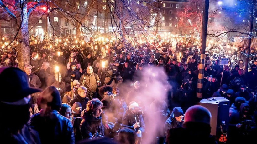 Koronavirüs kısıtlamalarını kaldıran Danimarka'da hastaneye yatışlar ve can kayıpları arttı - Resim: 1