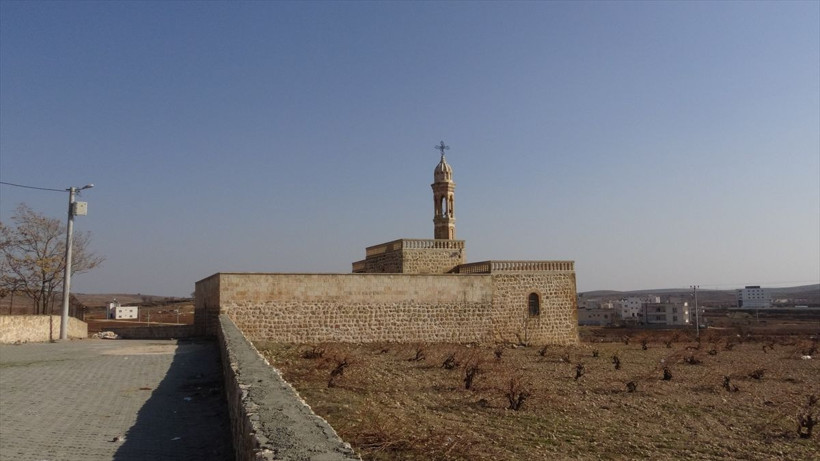 Mardin'de 800 yıllık kilisedeki çanı çalmaya çalışan hırsızlar çıkan ses üzerine kaçtı - Resim: 1