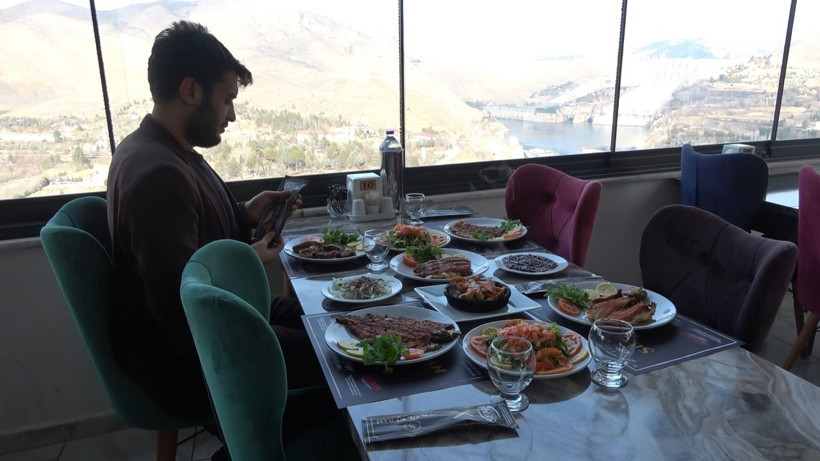 Lezzeti duyan binlerce insan bu ilçeye akın etti! 23 çeşit yapılıyor: Elazığ'dan dünyanın her tarafına satılıyor - Resim: 1